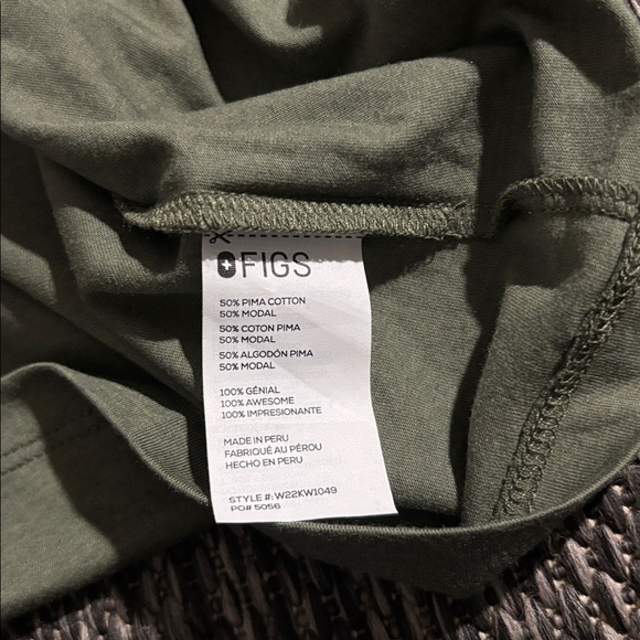 FIGS relaxed supersoft underscrub tee shirt - Picture 6 of 7